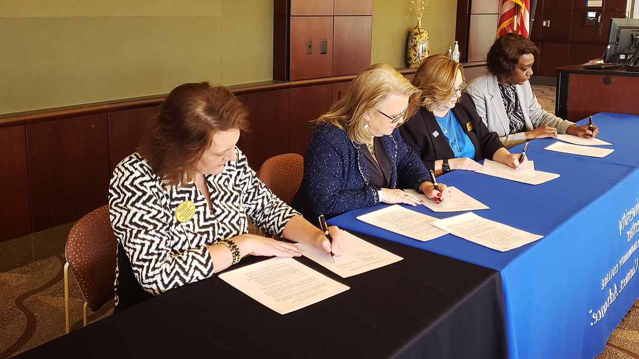 OU signs new articulation agreement with Macomb Community College